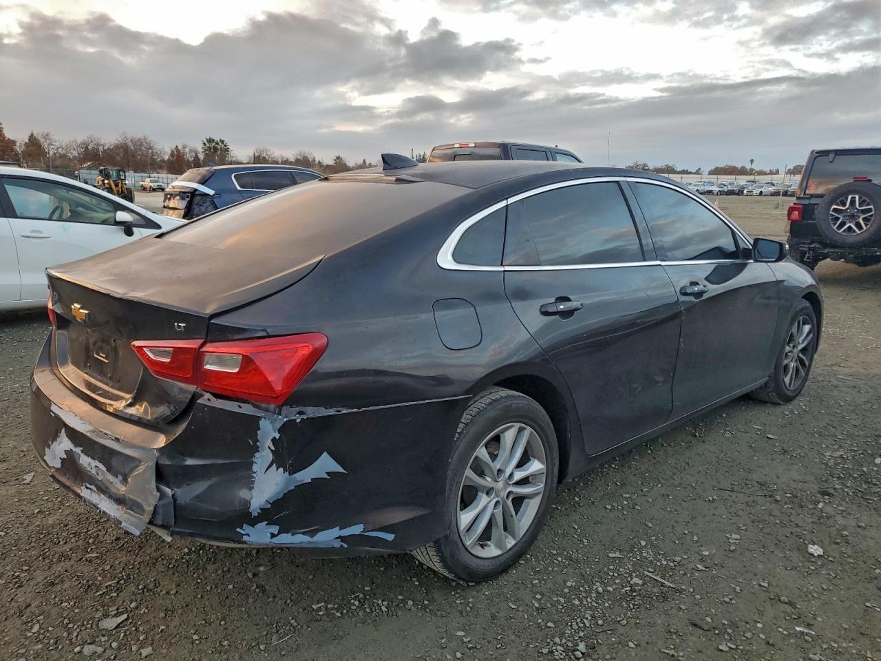 2017 CHEVROLET MALIBU LT photo 3