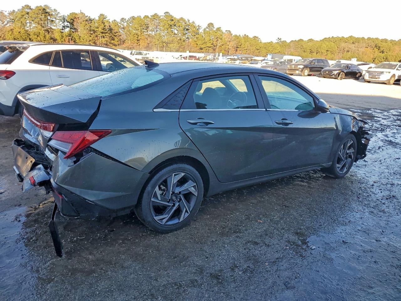 2025 HYUNDAI ELANTRA SEL photo 3