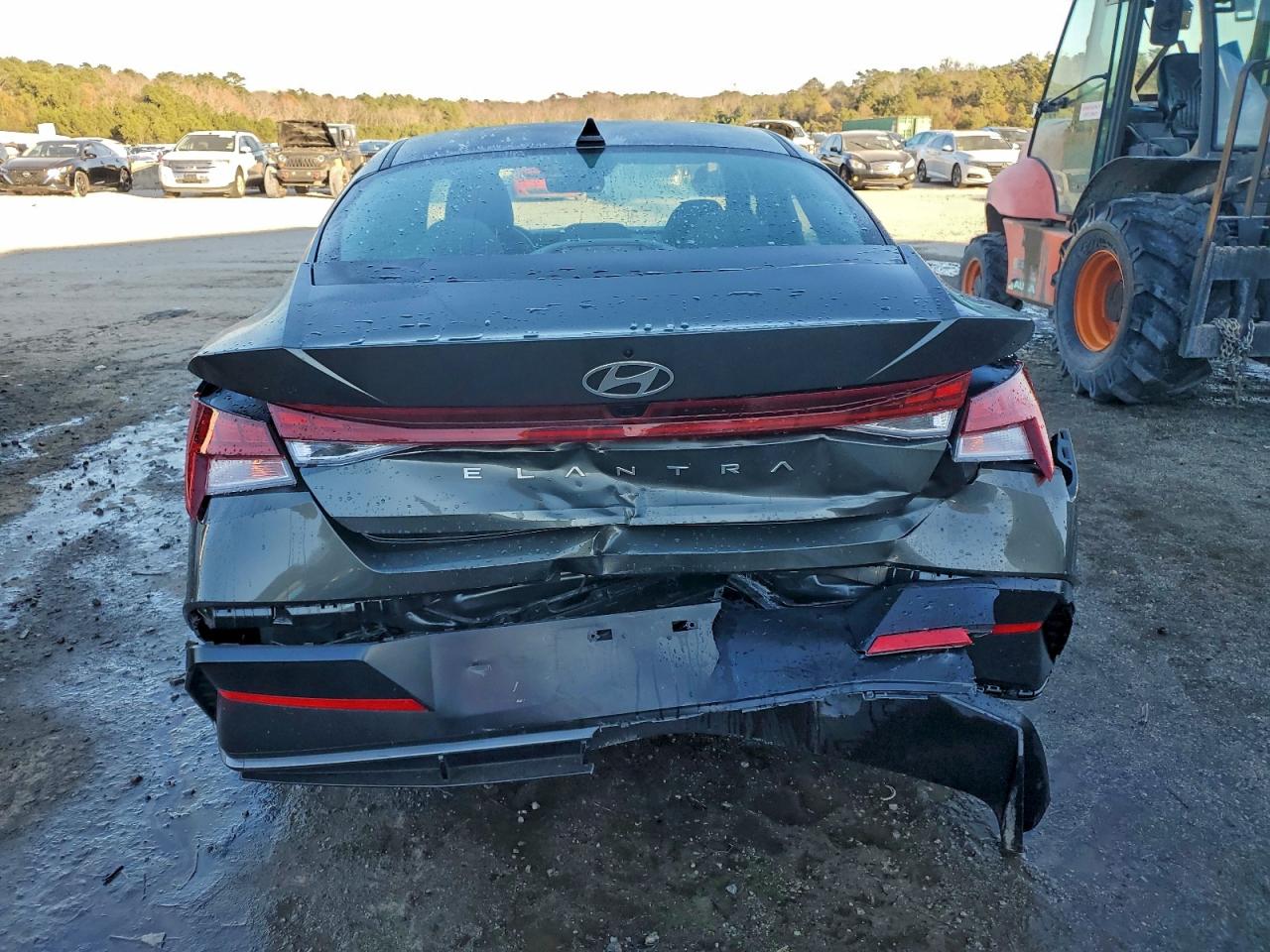 2025 HYUNDAI ELANTRA SEL photo 6
