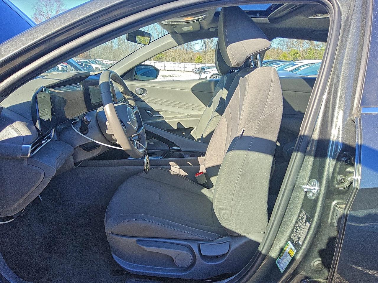 2025 HYUNDAI ELANTRA SEL photo 7