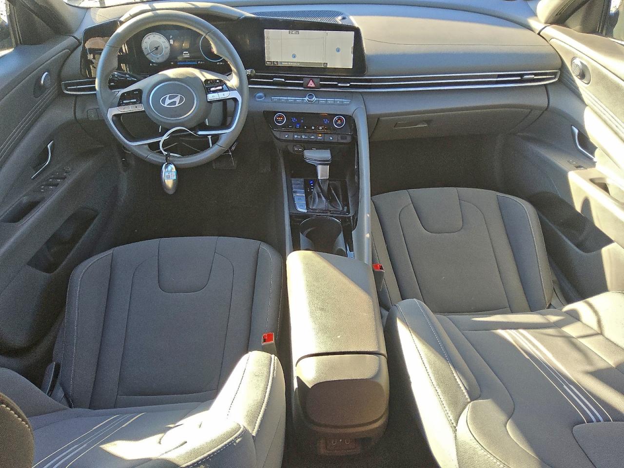 2025 HYUNDAI ELANTRA SEL photo 8