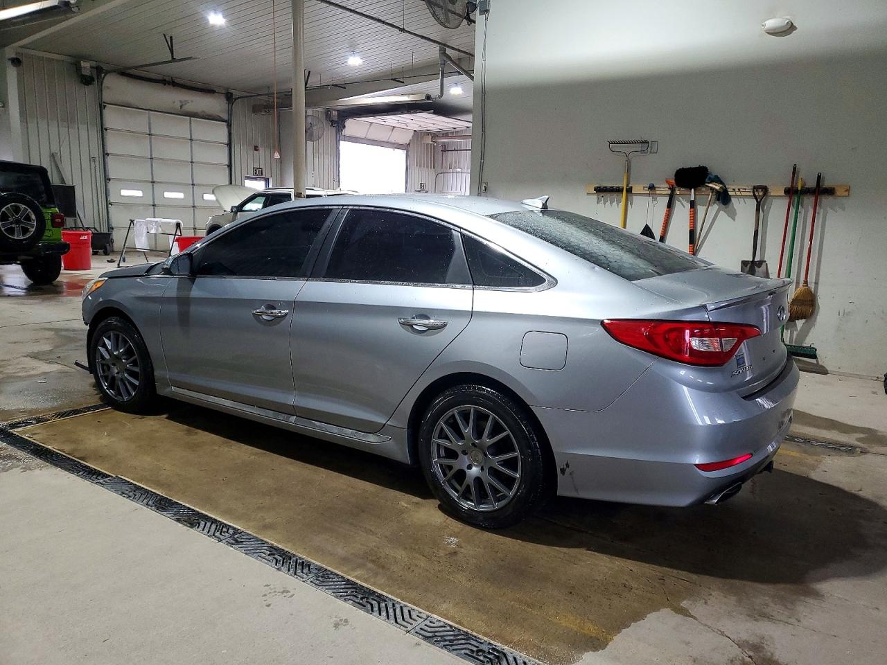 2015 HYUNDAI SONATA SPORT photo 2