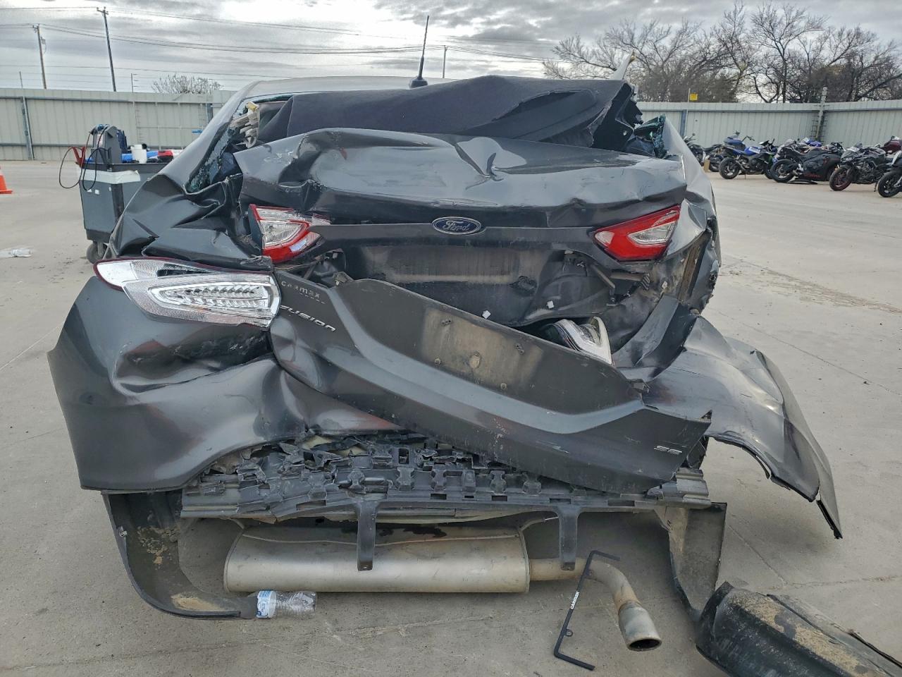 2016 FORD FUSION SE photo 11