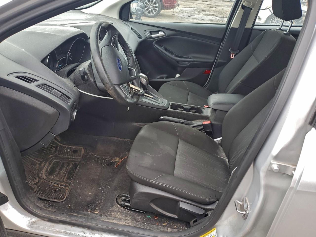 2015 FORD FOCUS SE photo 13