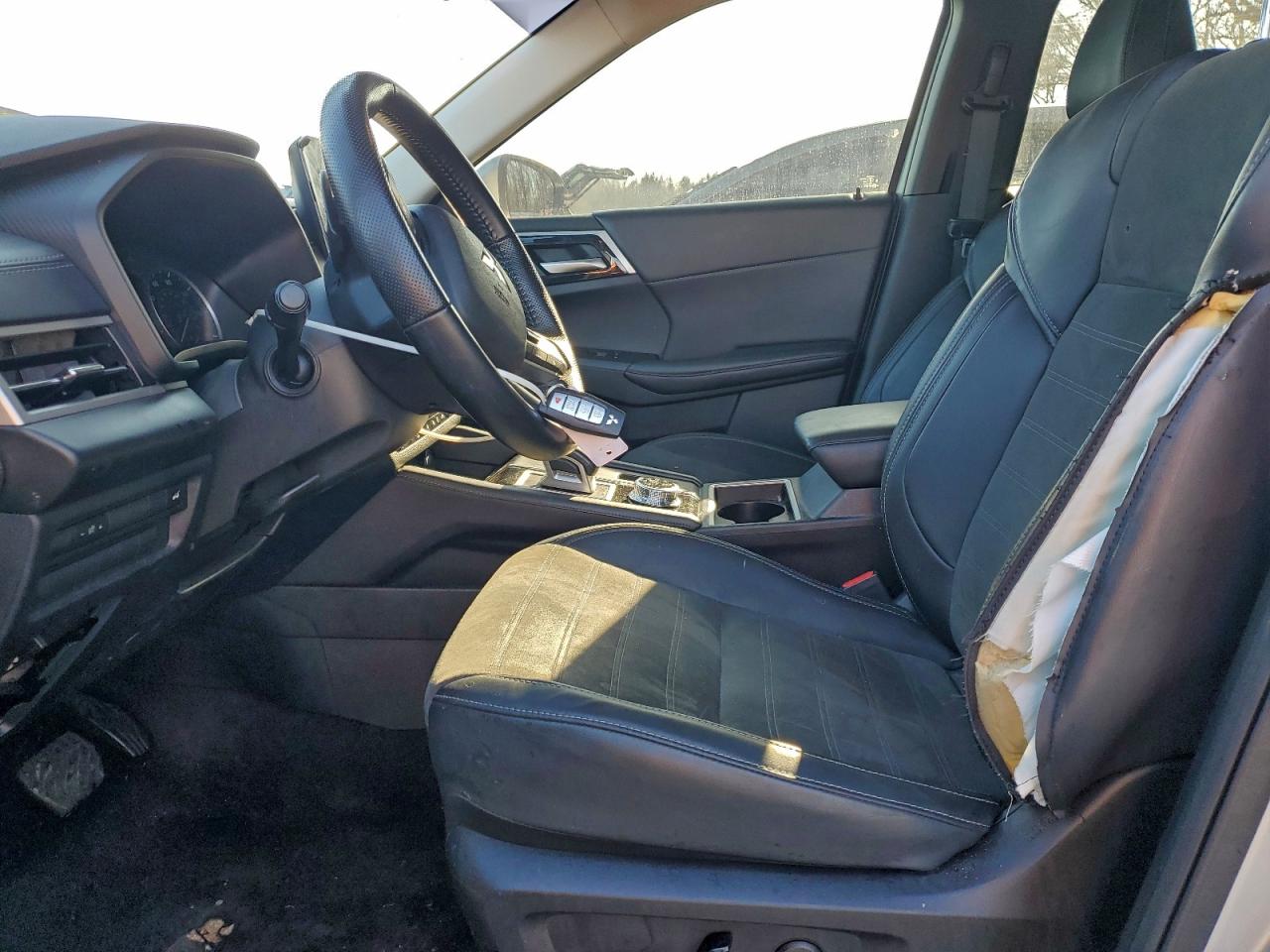 2024 MITSUBISHI OUTLANDER SE photo 13