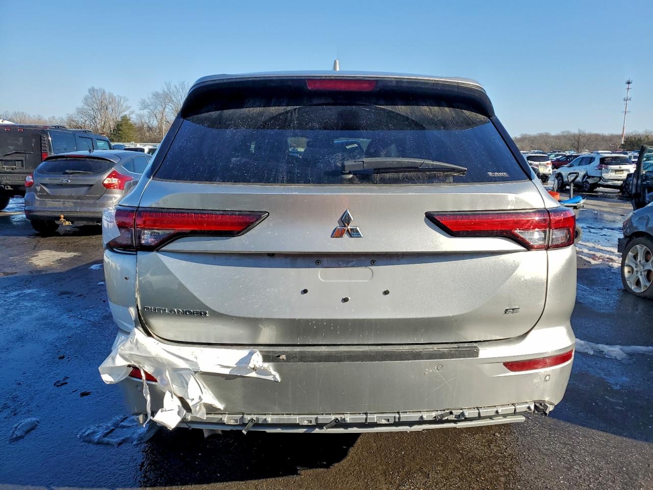 2024 MITSUBISHI OUTLANDER SE photo 11