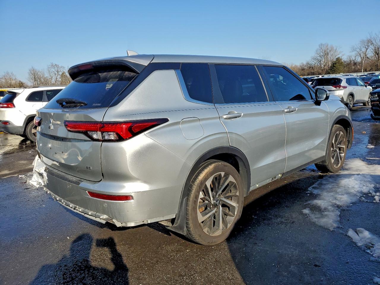 2024 MITSUBISHI OUTLANDER SE photo 5