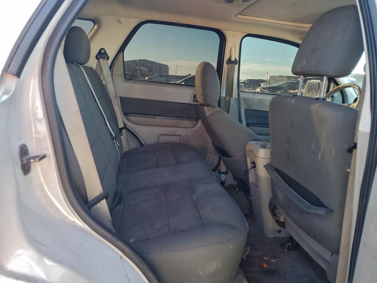 2010 FORD ESCAPE XLT photo 31