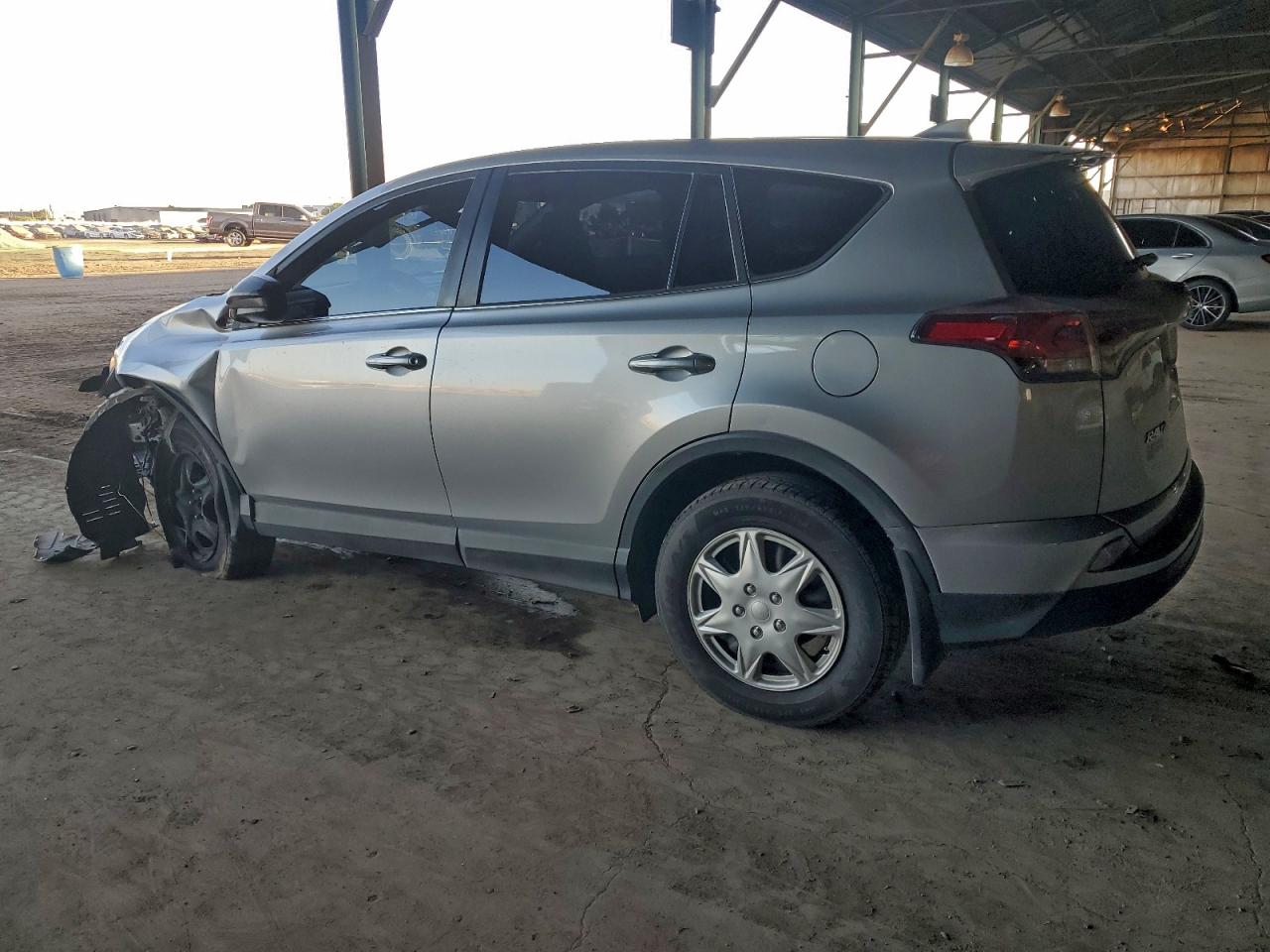 2018 TOYOTA RAV4 LE photo 4