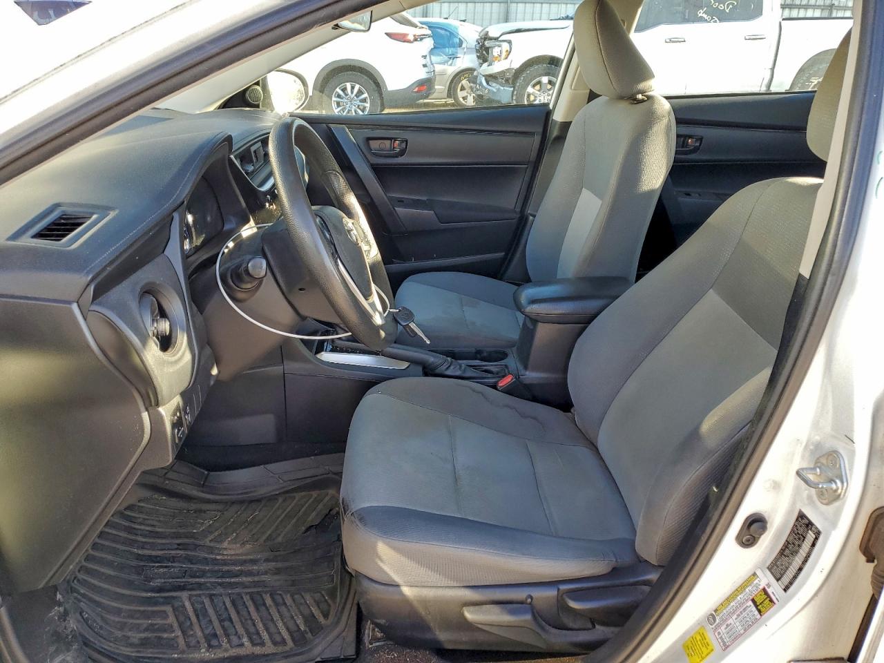 2018 TOYOTA COROLLA L photo 13