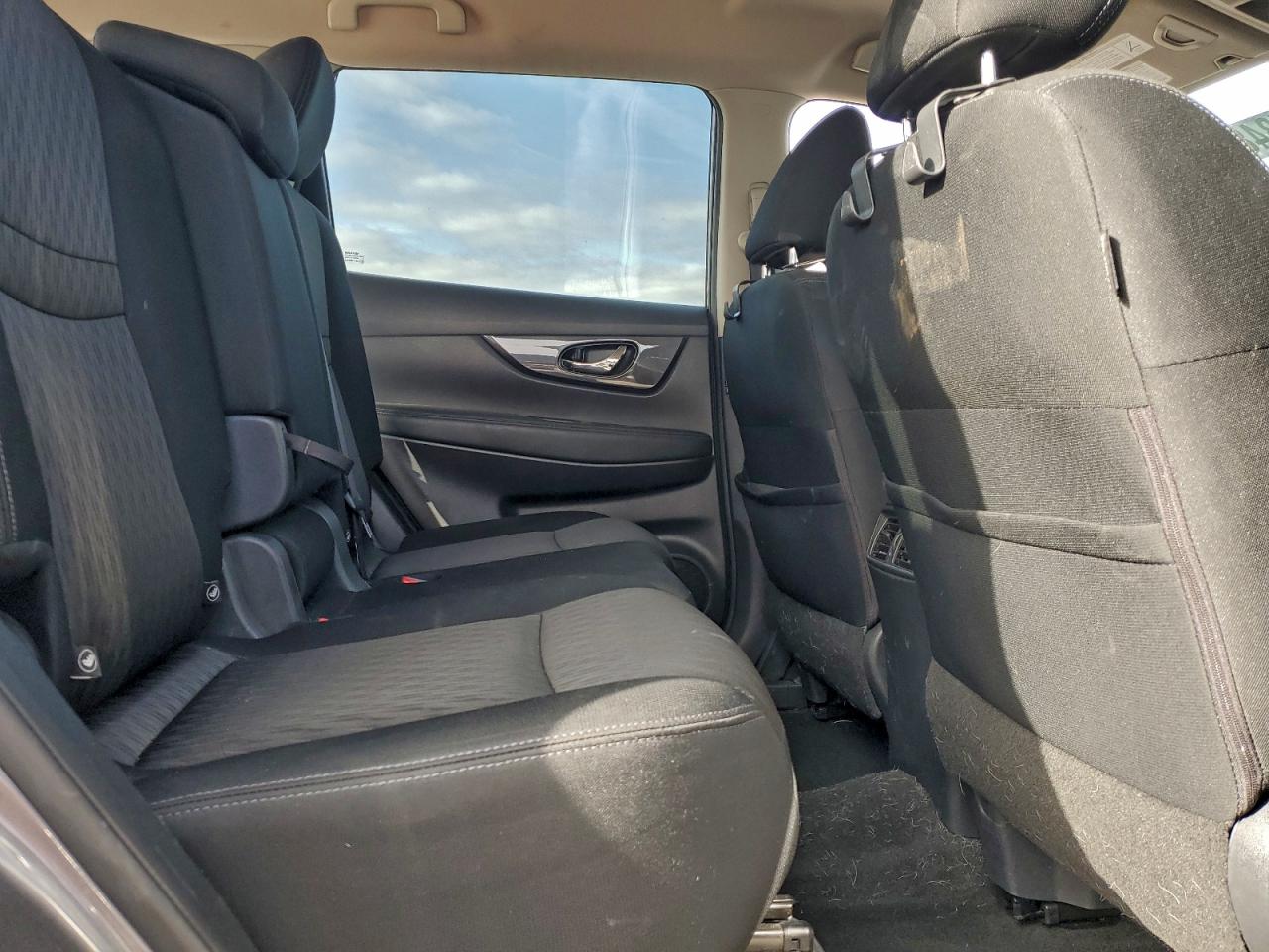 2017 NISSAN ROGUE SV photo 11