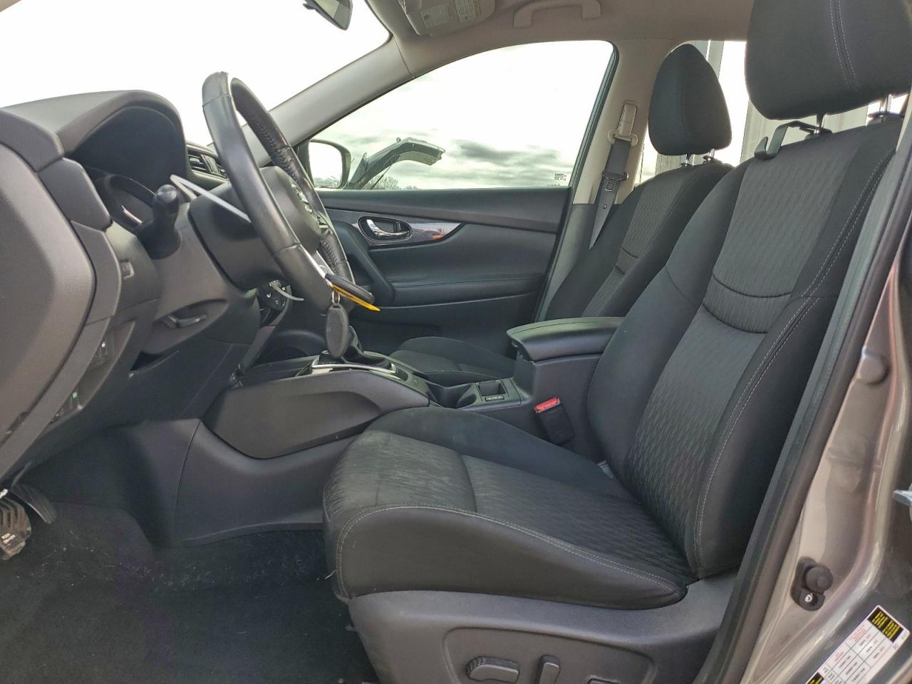 2017 NISSAN ROGUE SV photo 7