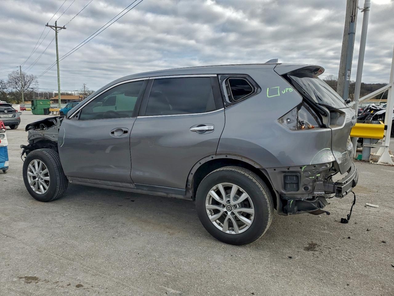 2017 NISSAN ROGUE SV photo 2