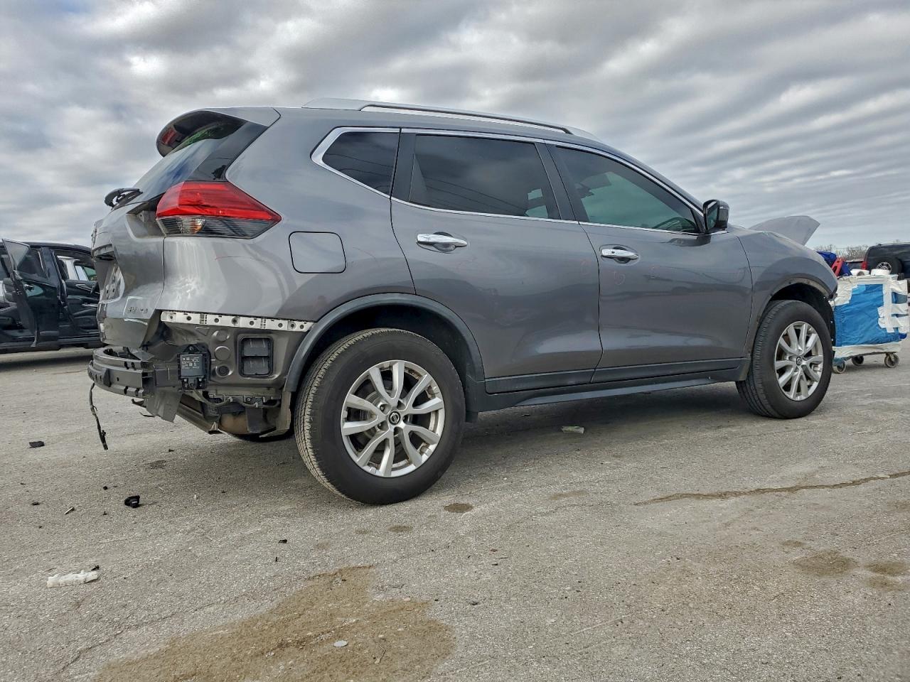 2017 NISSAN ROGUE SV photo 3