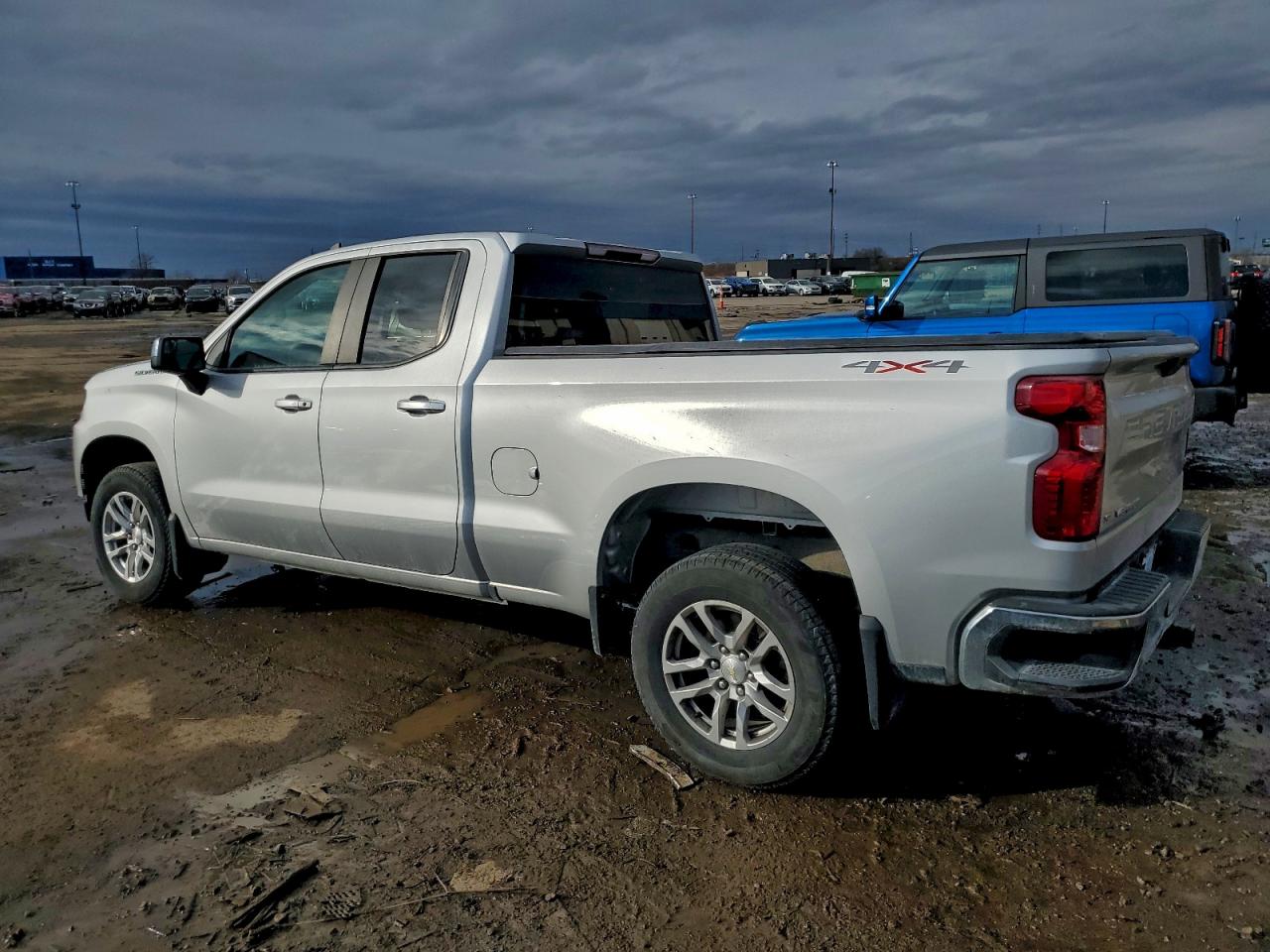 2020 CHEVROLET SILVERADO K1500 LT photo 2