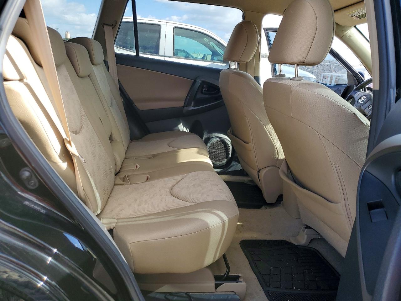 2011 TOYOTA RAV4 photo 31