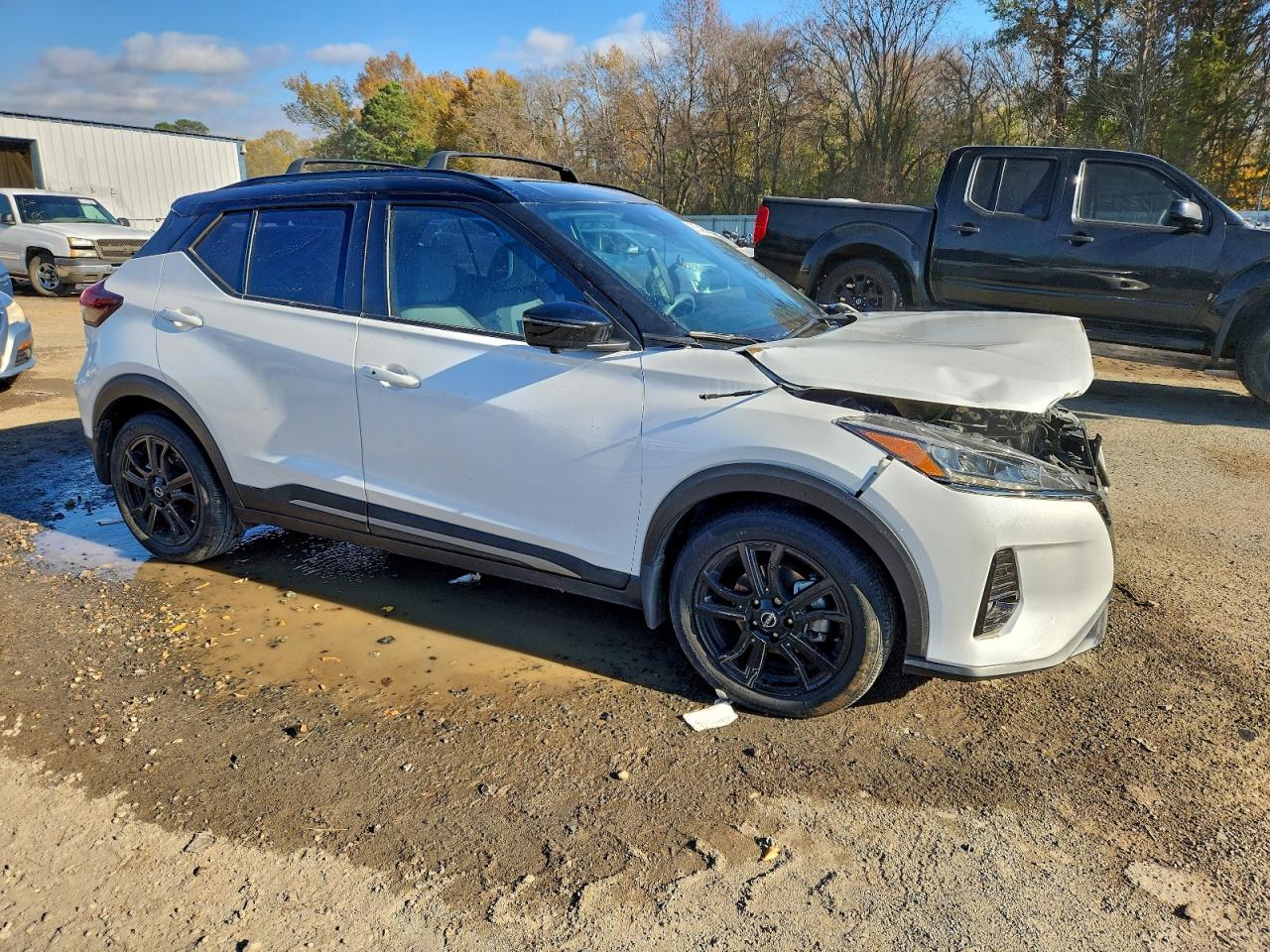 2023 NISSAN KICKS SR photo 4