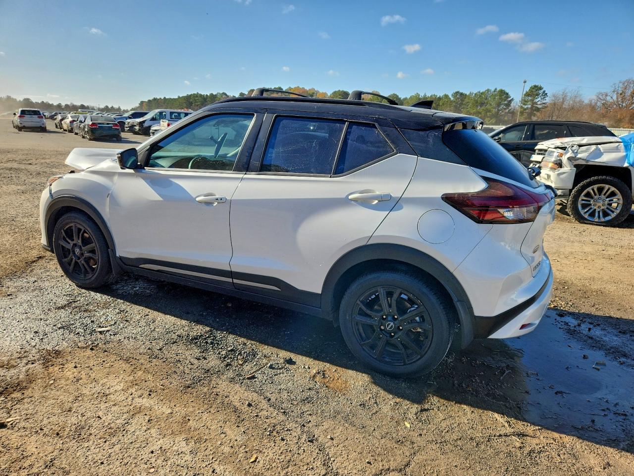 2023 NISSAN KICKS SR photo 2