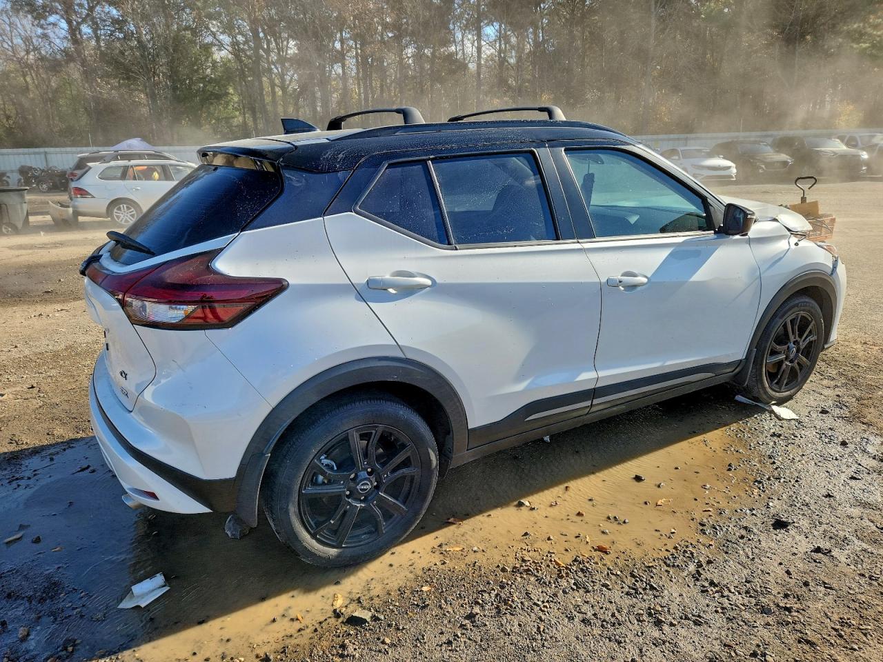 2023 NISSAN KICKS SR photo 3