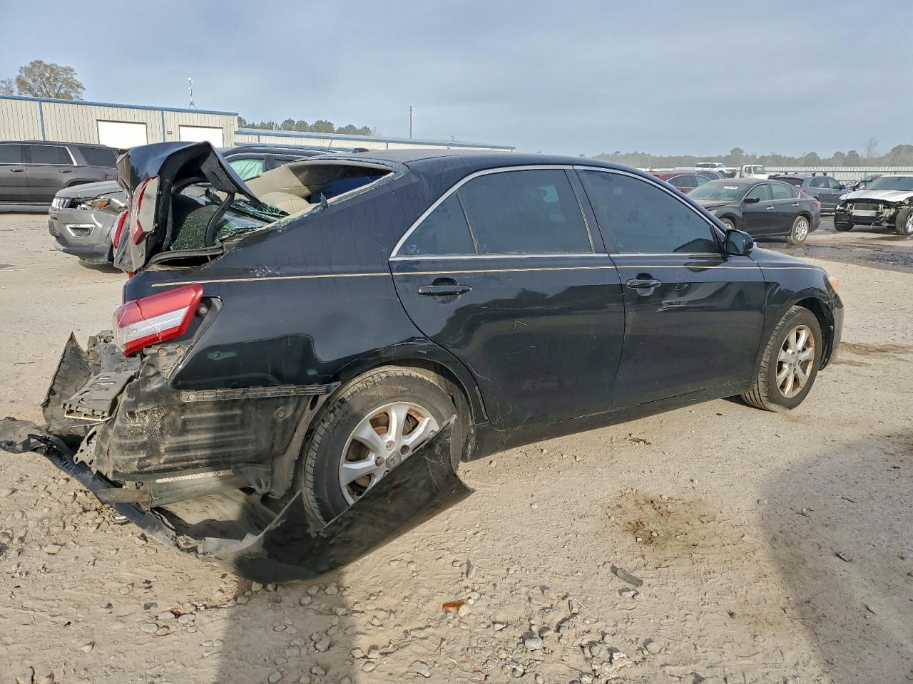 2011 TOYOTA CAMRY BASE photo 3