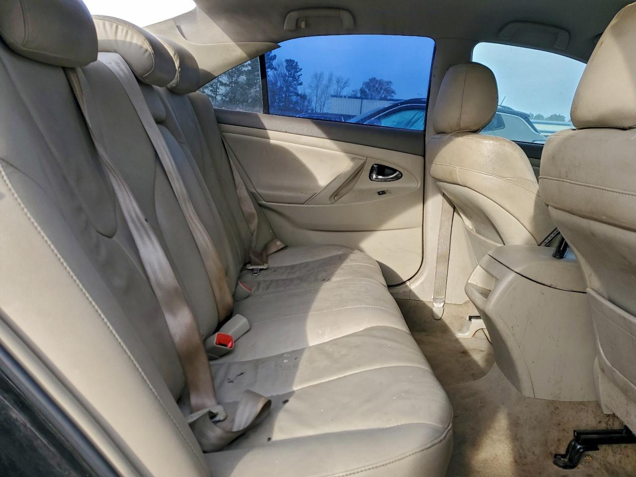 2011 TOYOTA CAMRY BASE photo 10