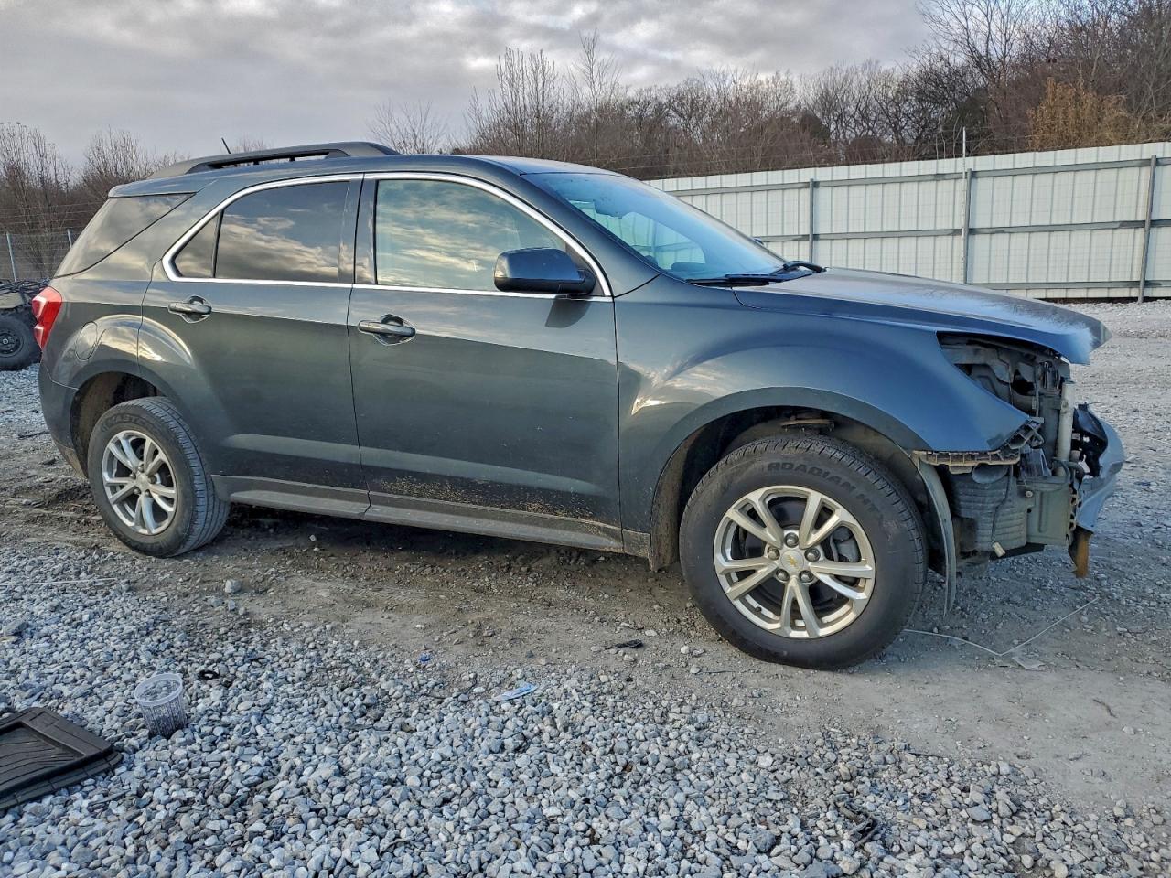 2017 CHEVROLET EQUINOX LT photo 4