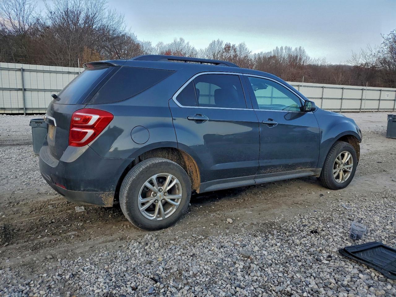 2017 CHEVROLET EQUINOX LT photo 3