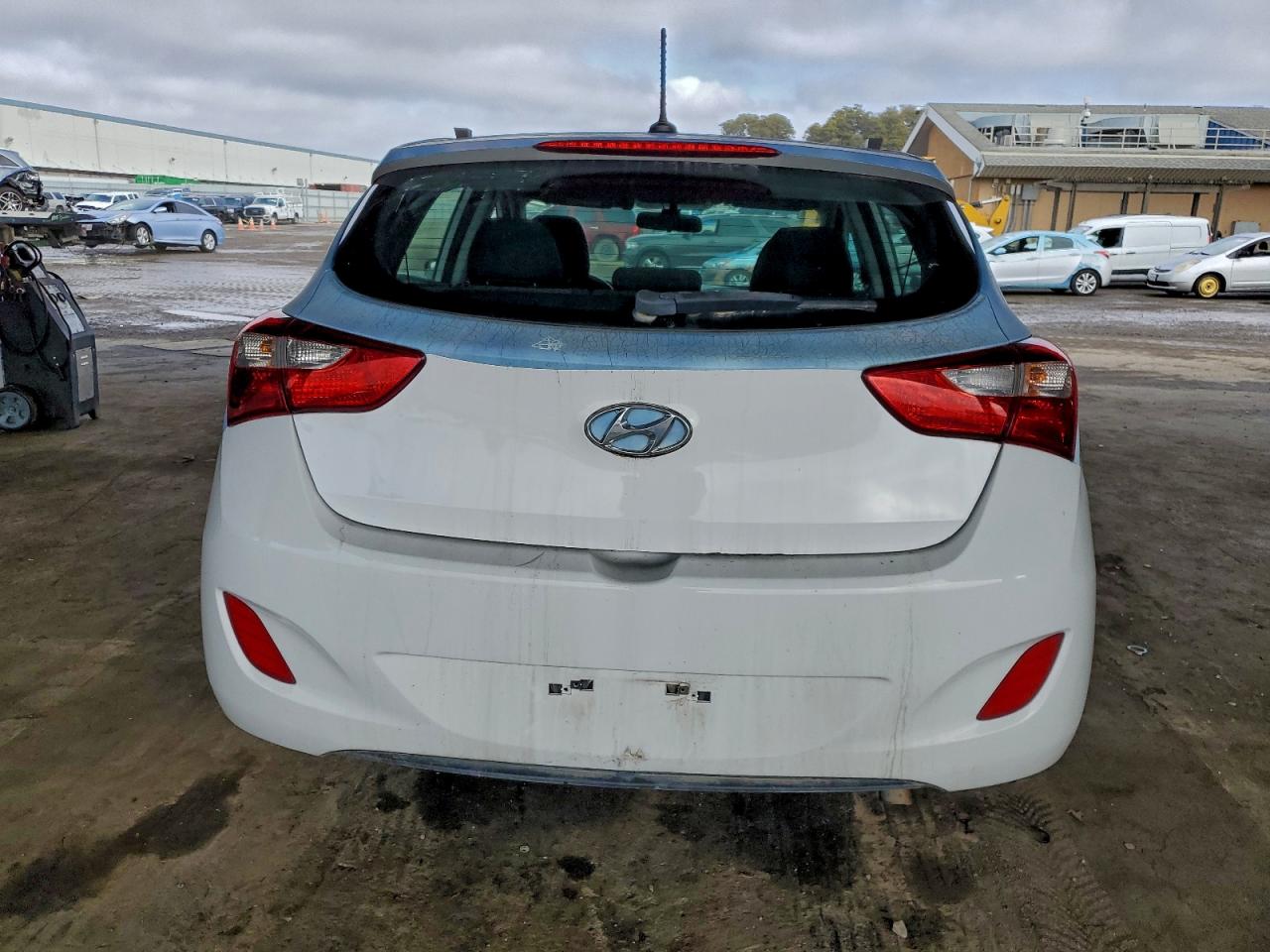 2017 HYUNDAI ELANTRA GT photo 6