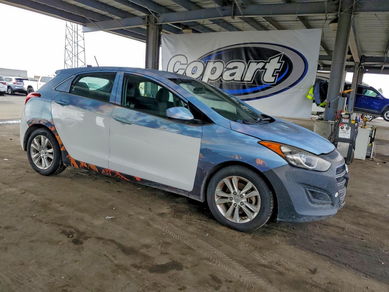 2017 HYUNDAI ELANTRA GT photo 4