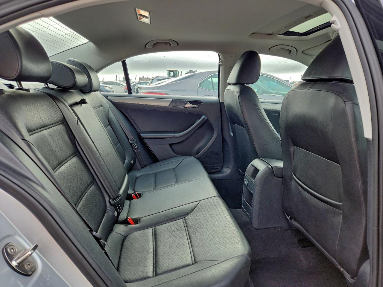 2016 VOLKSWAGEN JETTA SE photo 10