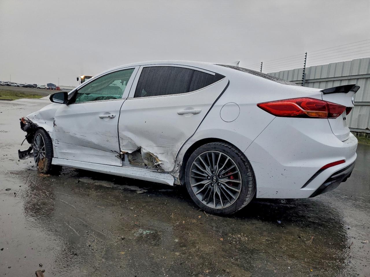 2018 HYUNDAI ELANTRA SPORT photo 2
