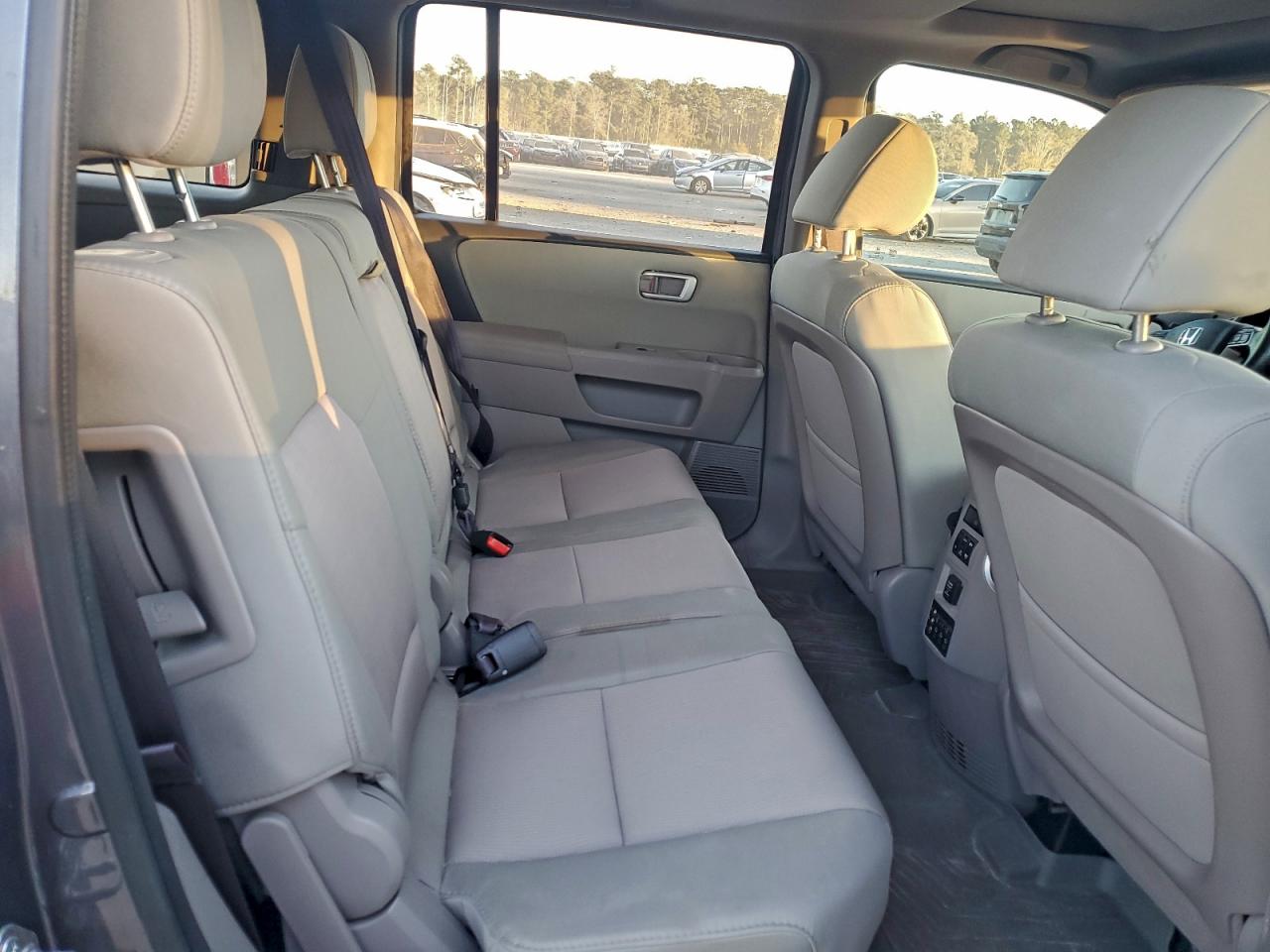 2015 HONDA PILOT SE photo 11