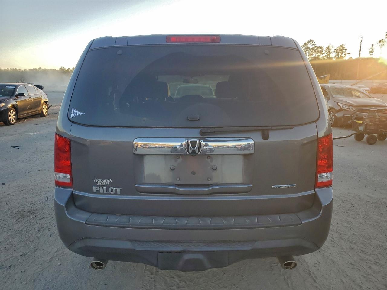 2015 HONDA PILOT SE photo 6