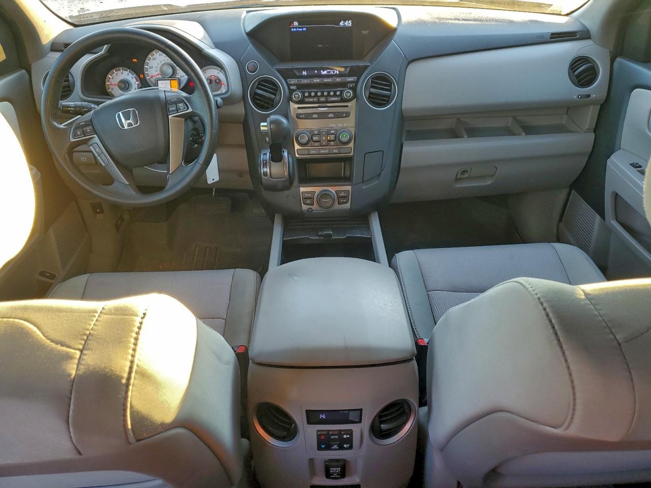 2015 HONDA PILOT SE photo 8