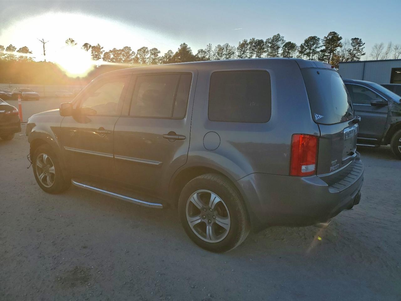 2015 HONDA PILOT SE photo 2