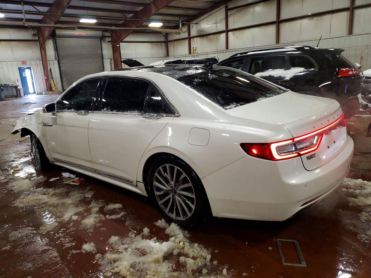 2018 LINCOLN CONTINENTAL SELECT photo 2