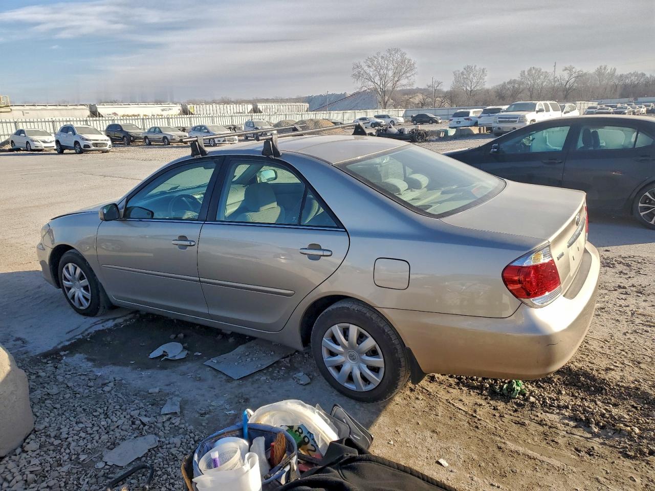 2005 TOYOTA CAMRY LE photo 2