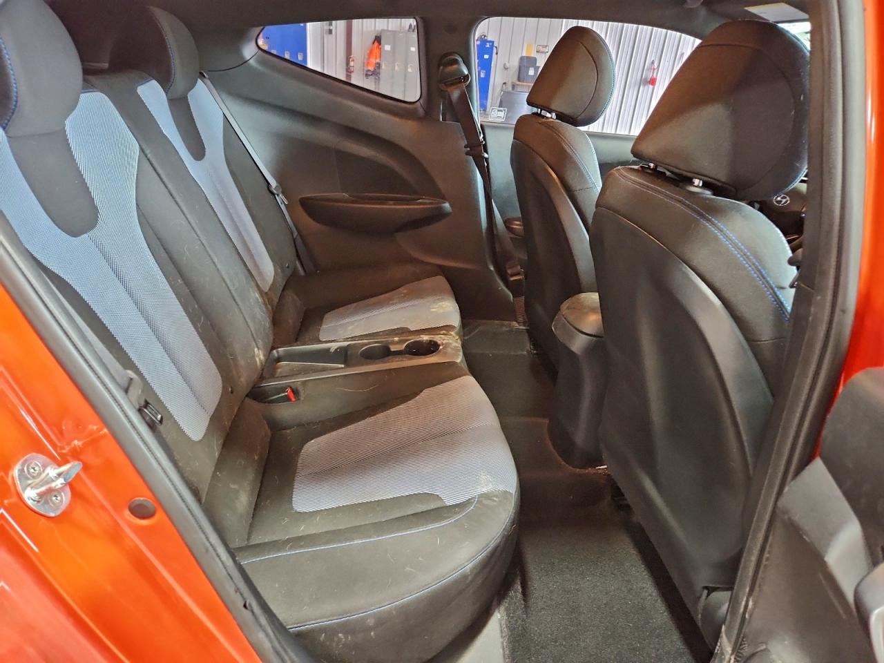 2020 HYUNDAI VELOSTER BASE photo 10