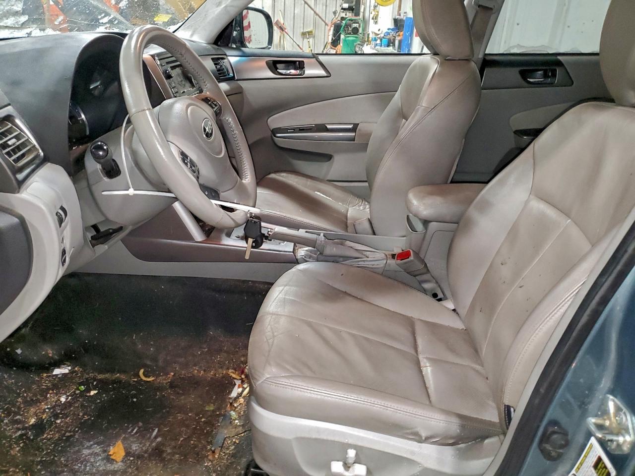 2011 SUBARU FORESTER LIMITED photo 13