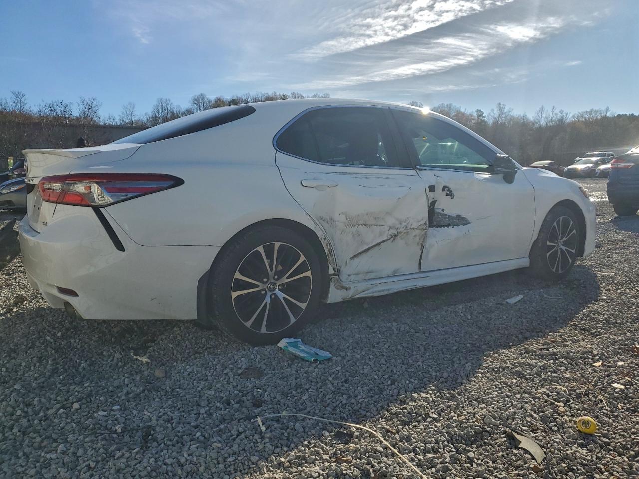 2018 TOYOTA CAMRY L photo 3