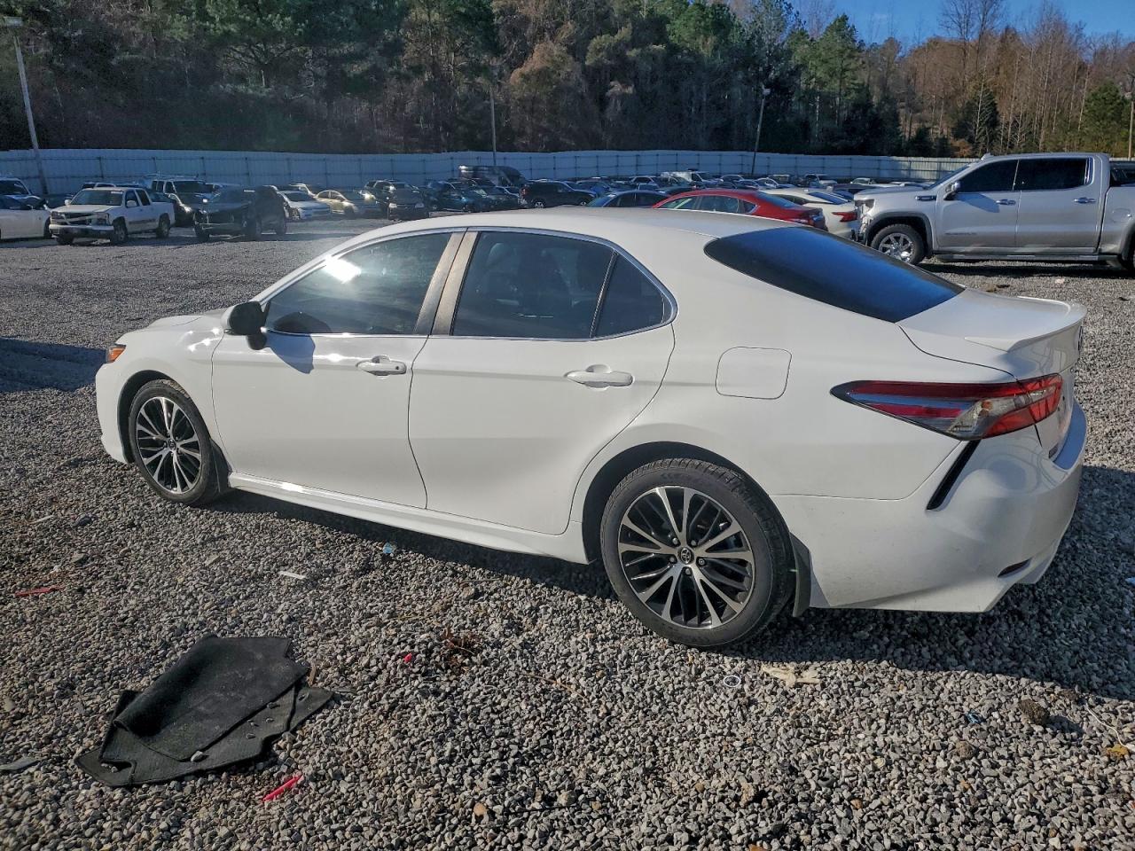 2018 TOYOTA CAMRY L photo 2