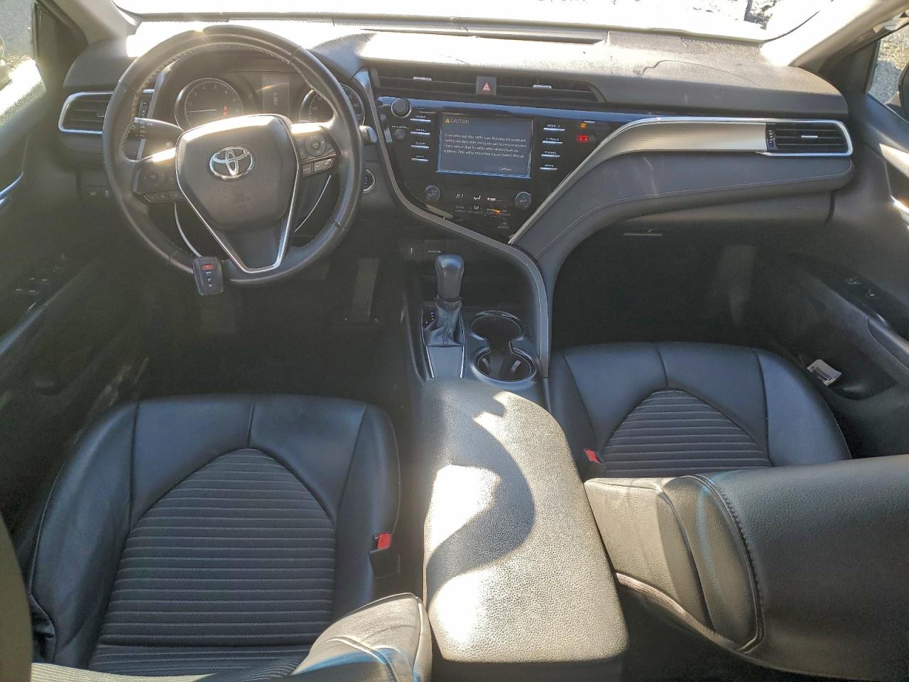 2018 TOYOTA CAMRY L photo 8