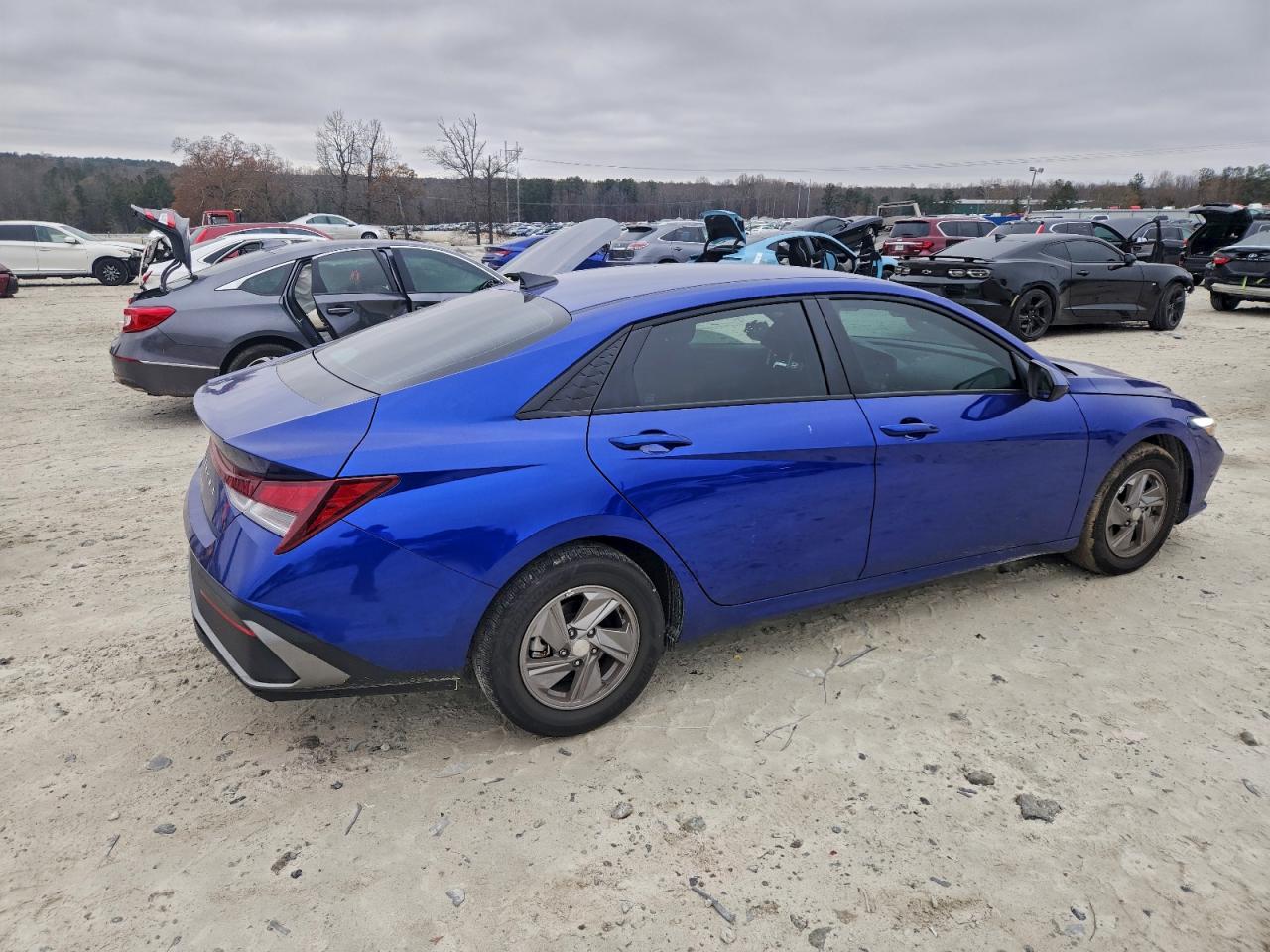 2025 HYUNDAI ELANTRA SE photo 7