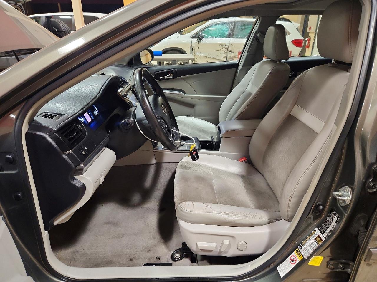 2014 TOYOTA CAMRY HYBRID photo 19