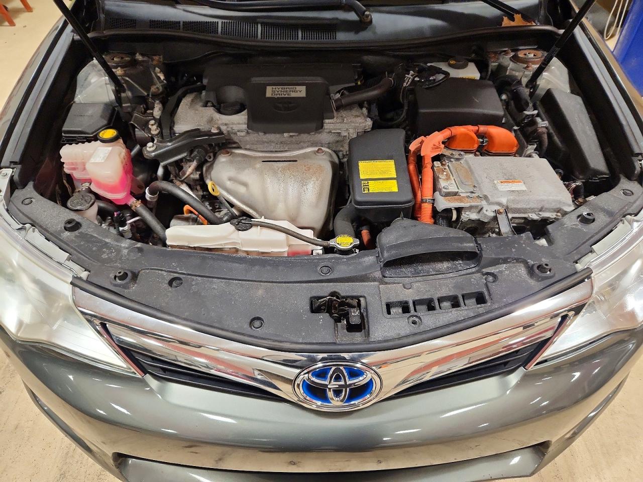 2014 TOYOTA CAMRY HYBRID photo 31