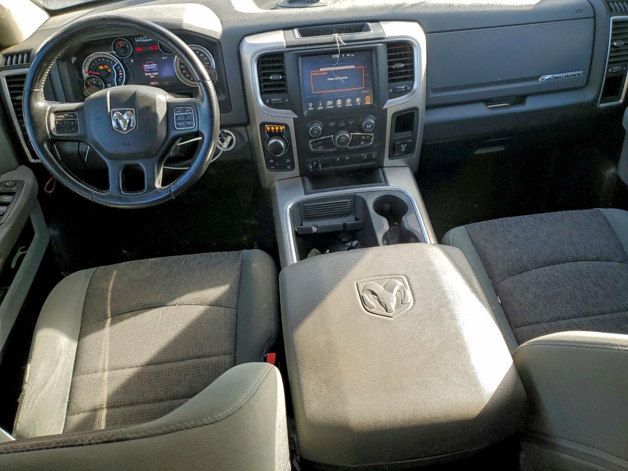 2016 RAM 1500 SLT photo 22