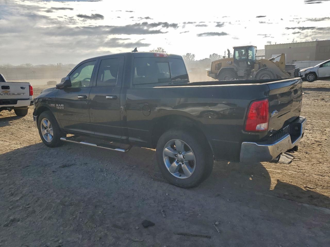 2016 RAM 1500 SLT photo 4