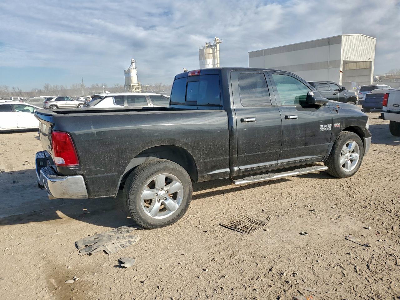 2016 RAM 1500 SLT photo 7