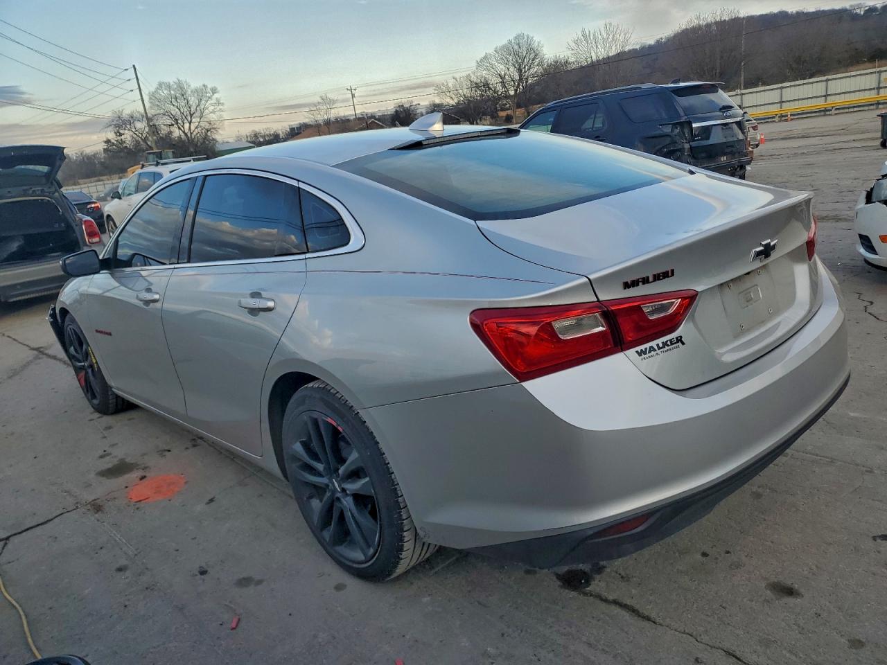 2018 CHEVROLET MALIBU LT photo 2