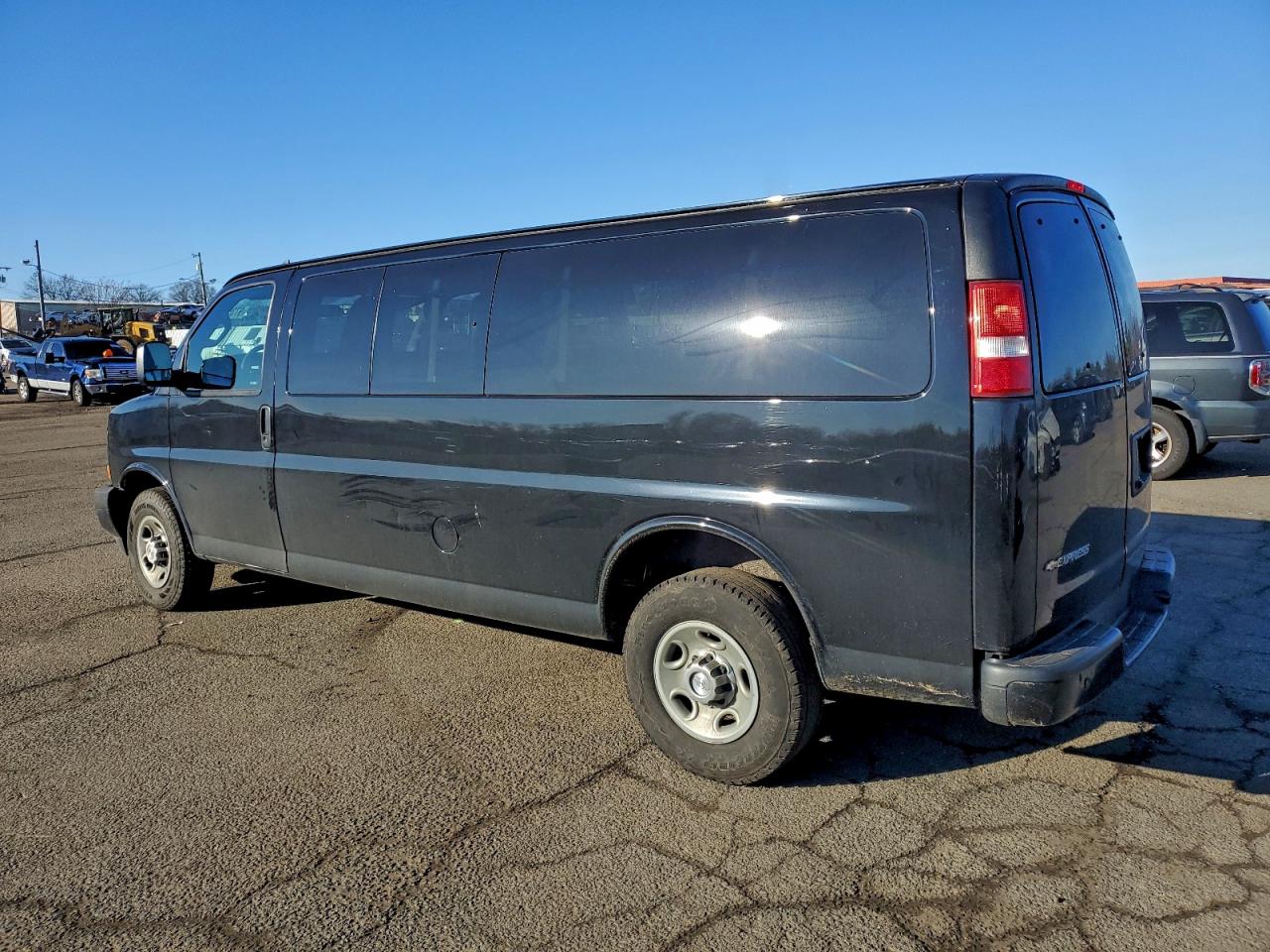 2017 CHEVROLET EXPRESS G3500 LS photo 4